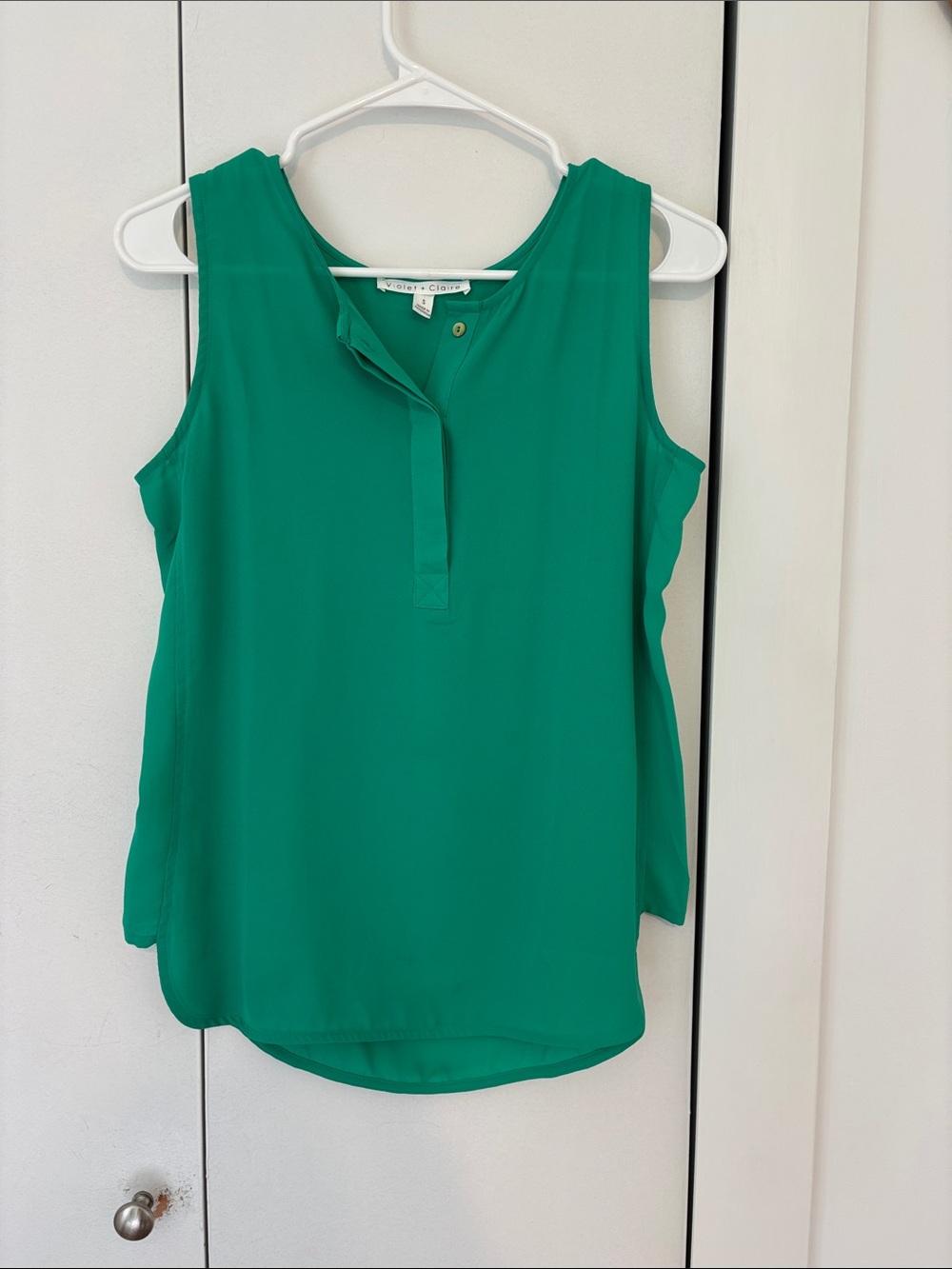 Chelsea & Violet Emerald Green Sleeveless Henley Tank